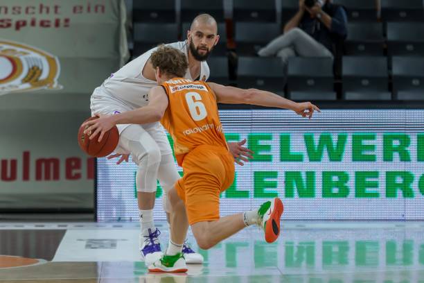 的热烈欢迎 的热烈欢迎